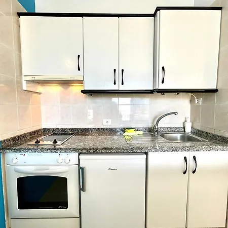 Modern Apartment, Wifi, Pool, Beach, Tenerife South Apartamento *