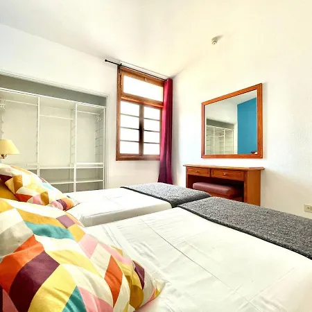 Modern Apartment, Wifi, Pool, Beach, Tenerife South Apartamento *