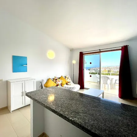 Modern Apartment, Wifi, Pool, Beach, Tenerife South Apartamento