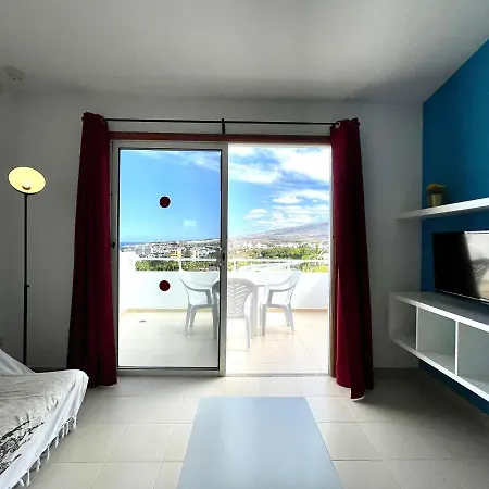 Modern Apartment, Wifi, Pool, Beach, Tenerife South Lägenhet *