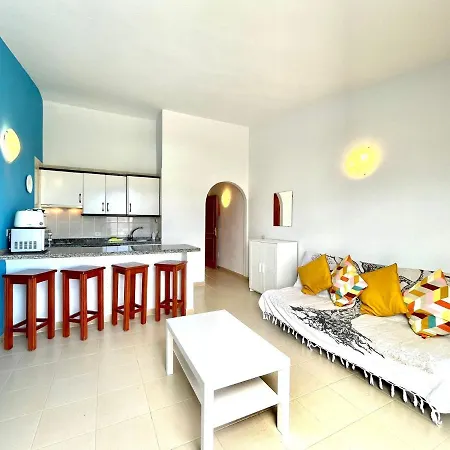 Modern Apartment, Wifi, Pool, Beach, Tenerife South Lägenhet *