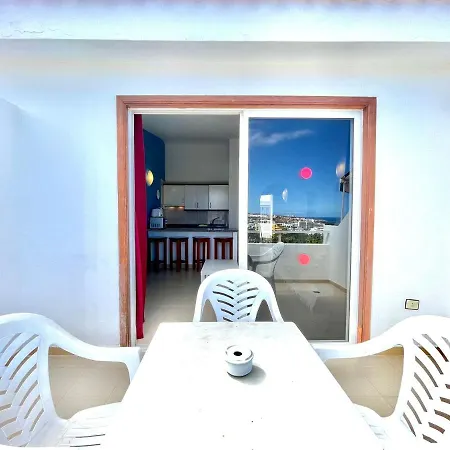 Modern Apartment, Wifi, Pool, Beach, Tenerife South *