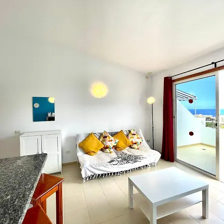 Modern Apartment, Wifi, Pool, Beach, Tenerife South Apartment