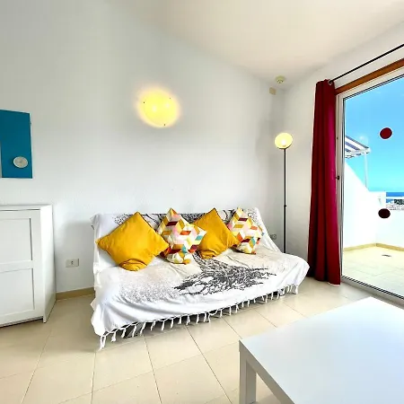 Modern Apartment, Wifi, Pool, Beach, Tenerife South Apartment *
