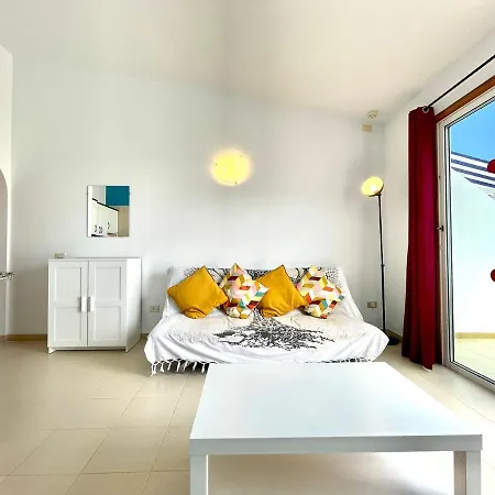 Modern Apartment, Wifi, Pool, Beach, Tenerife South *