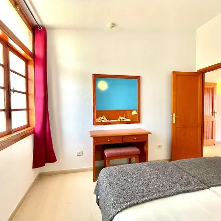 Apartment Modern Apartment, Wifi, Pool, Beach, Tenerife South