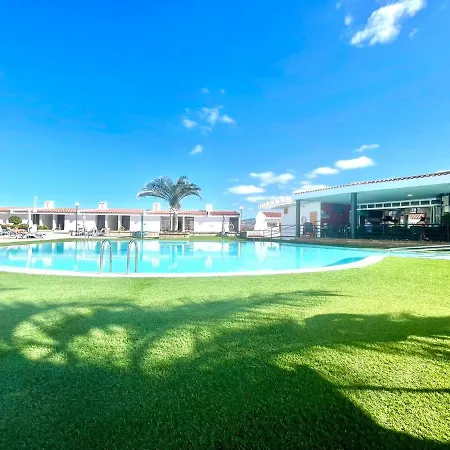 Modern Apartment, Wifi, Pool, Beach, Tenerife South Apartment *